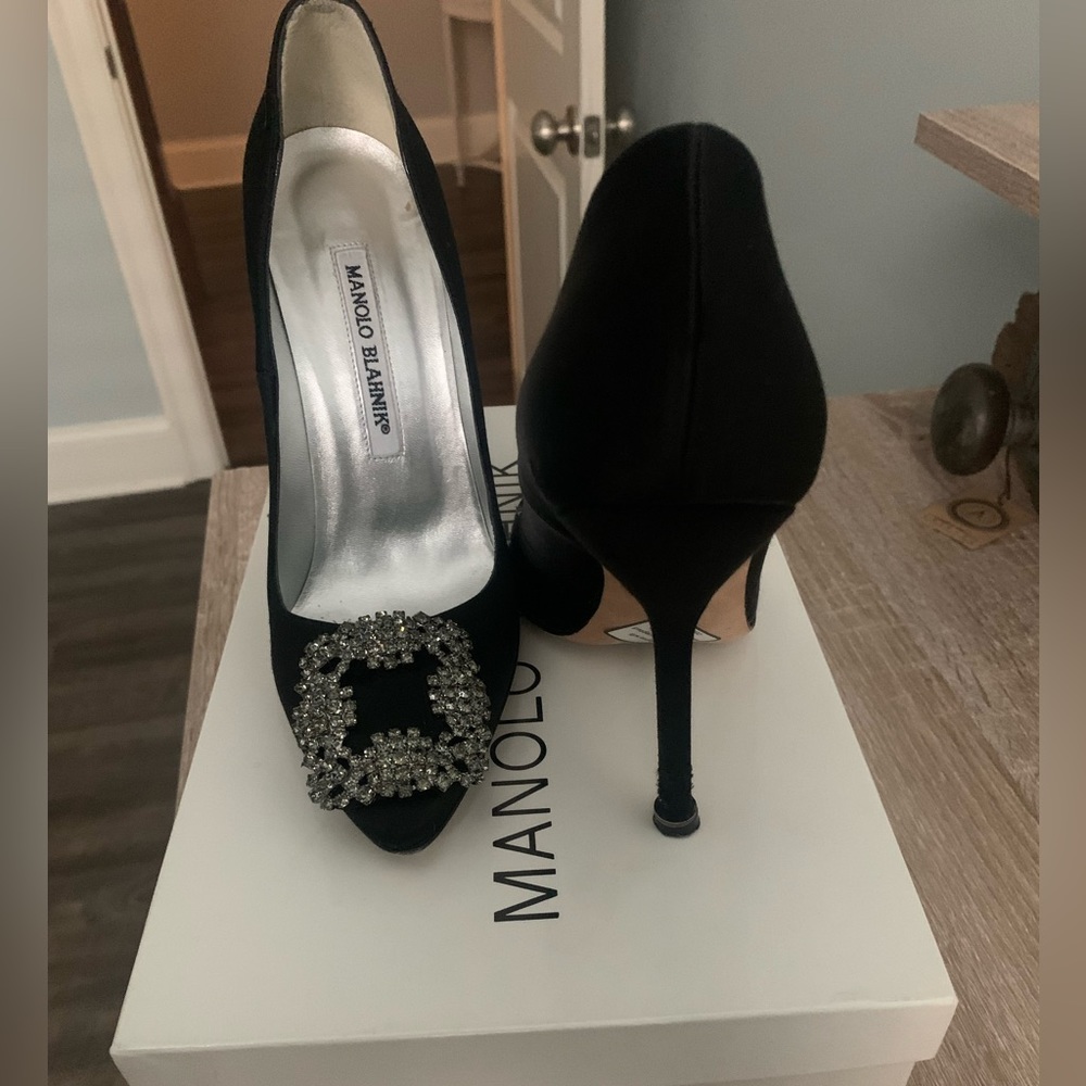 Manolo Blahnik Hangisi 105mm Black size 36